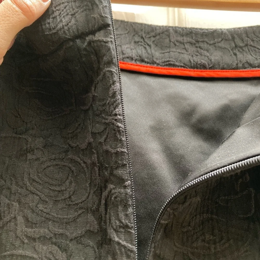 Vanessa Virginia Anthropologie black rose brocade pencil skirt size 4